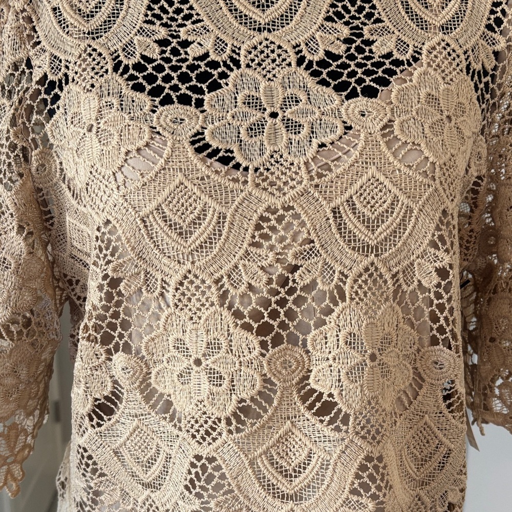 Halogen  Floral Lace Elbow Sleeve Top in Camel Size S NWT - Picture 4 of 9